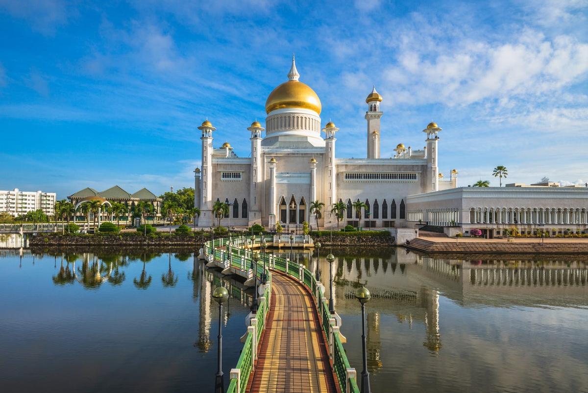 Vista de la mezquita propiedad del sultán Muda Hassanal Bolkiah en Brunei