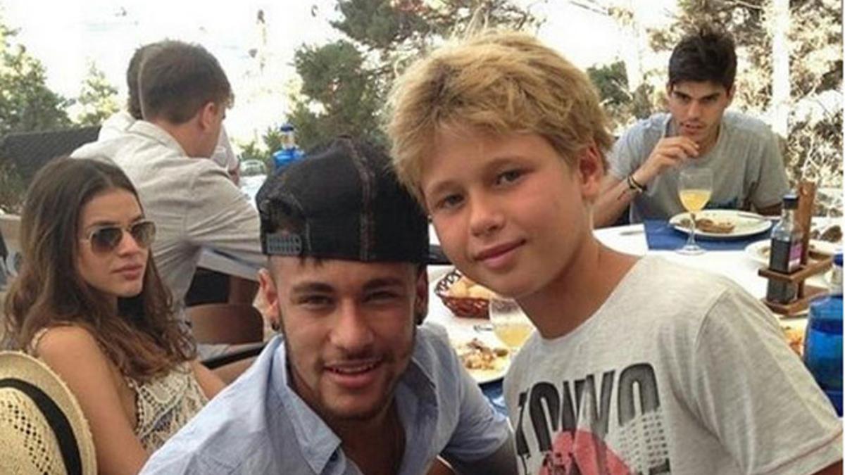 Neymar se marcha unos días a Japón tras disfrutar de Ibiza