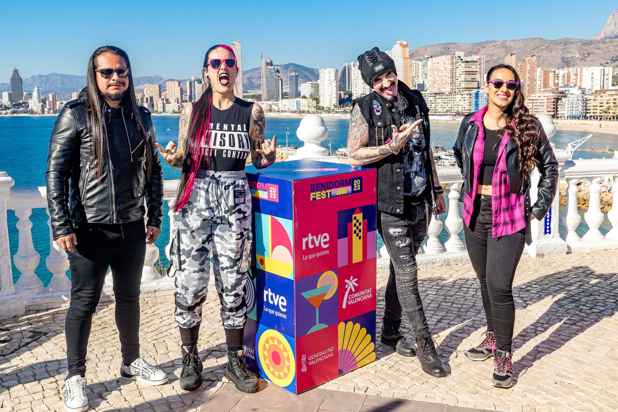 Baño de masas de los finalistas del Benidorm Fest en el castillo de Benidorm