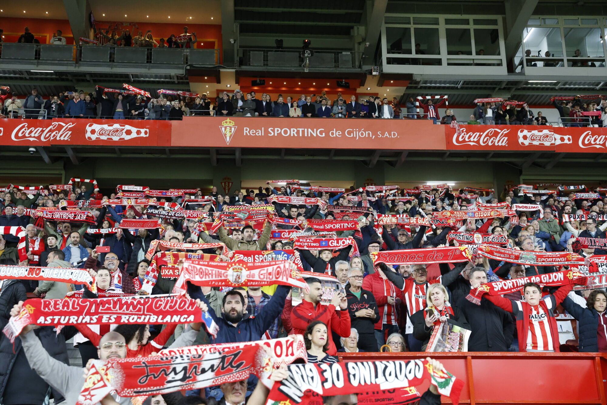 EN IMÁGENES: El Sporting - Tenerife disputado en El Molinón