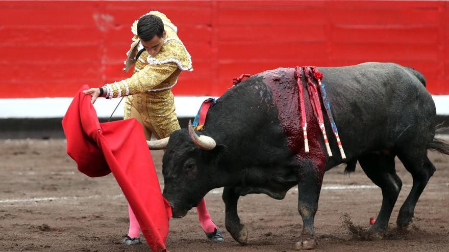 Paco Ureña corta una oreja en la corrida de Bilbao