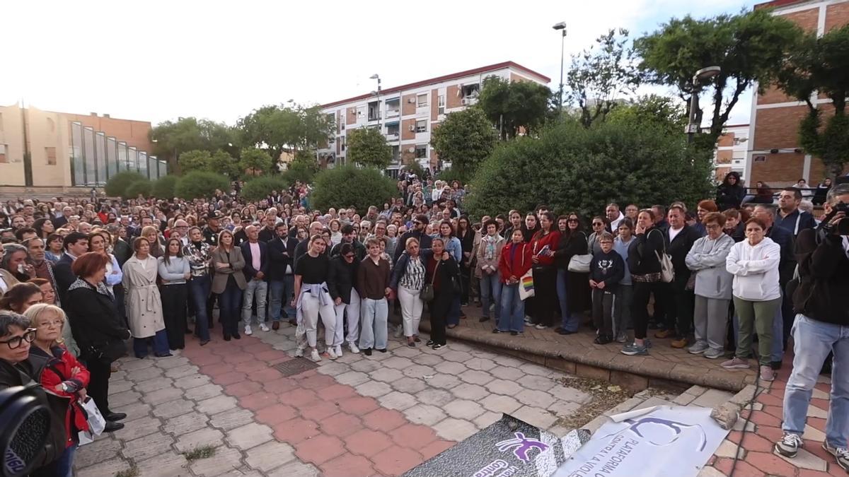 Una multitud condena el crimen machista de La Fuensanta