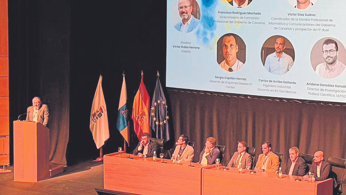 Una de las mesas programadas en el Congreso Aeroespacial de Canarias.