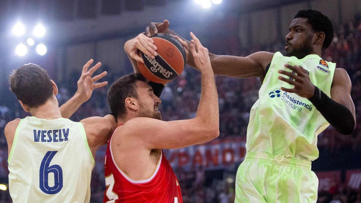 Olympiacos superó de manera clara al Barça en la lucha por el rebote