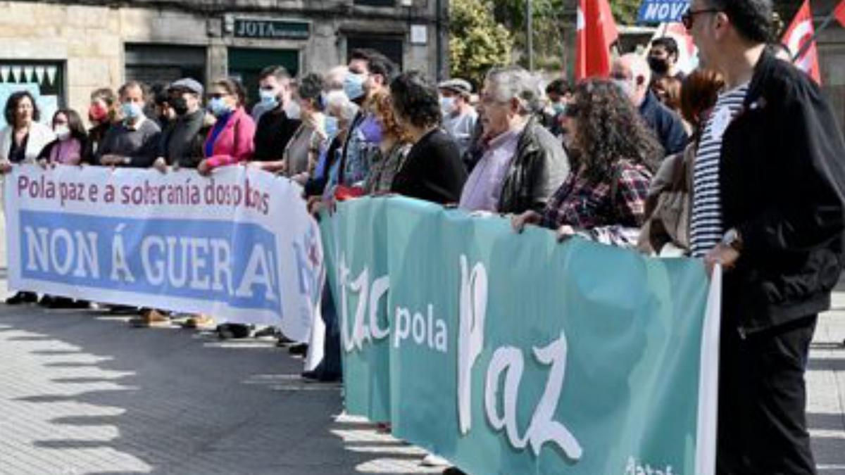 Manifestación contra la guerra en Pontevedra.   | // R. V.