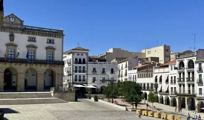 Cáceres aprueba 17 nuevas plazas en el Ayuntamiento, entre ellas dos dedicadas a la Inteligencia Artifical