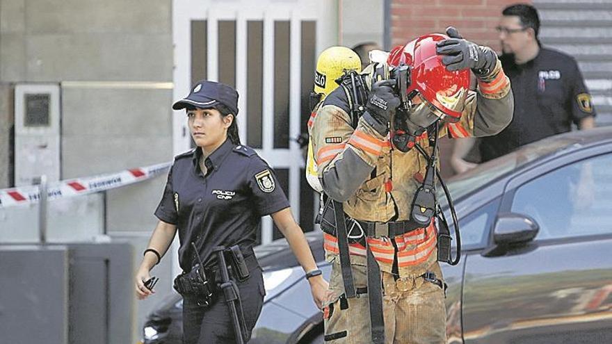 Desalojada una finca de Castelló por un aparatoso fuego en un piso