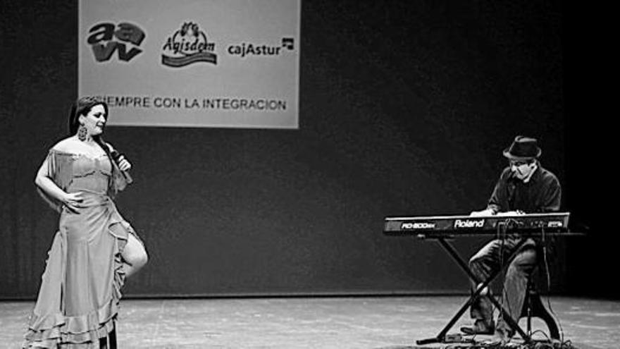 Mercedes Ben Salah, durante su actuación de ayer en el Festival de la solidaridad.