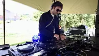 El Senda Fest de Pontevedra llena de música electrónica la Illa das Esculturas