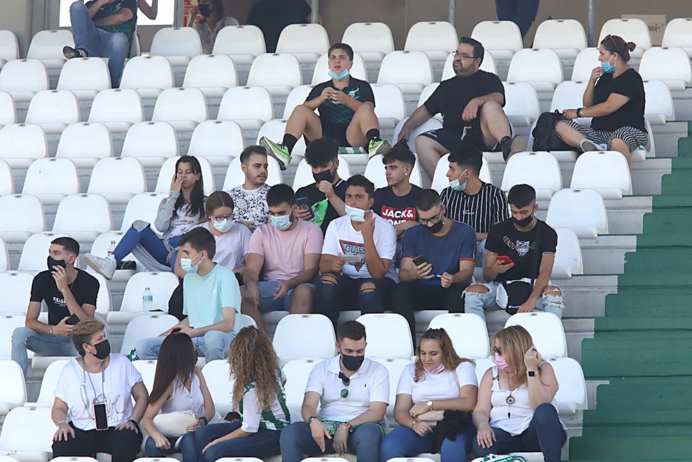 Aficionados asistentes al encuentro Córdoba CF-Don Benito