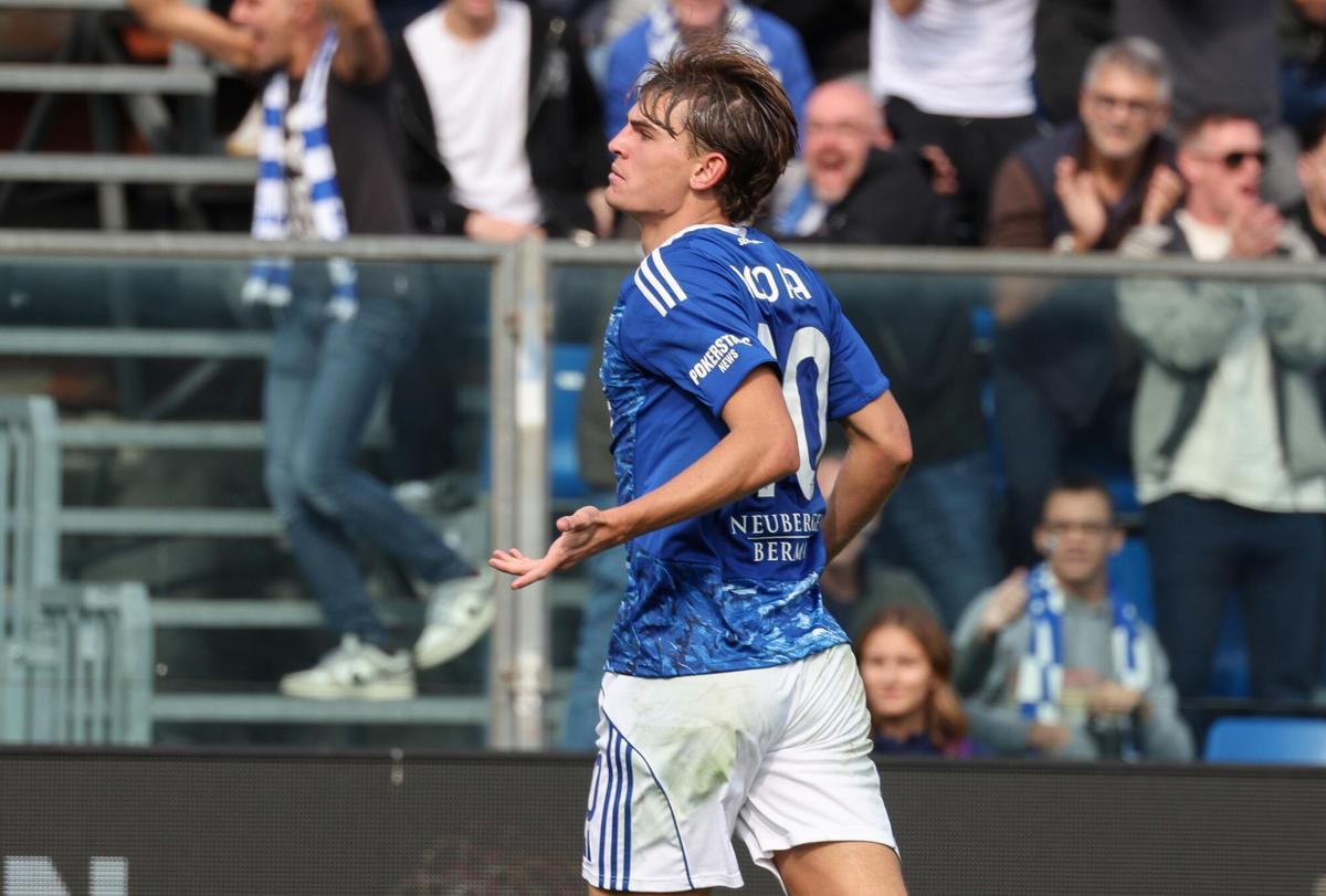 Como (Italy), 19/10/2025.- Como 1907's Nico Paz jubilates after scoring during the Italian Serie A soccer match Como 1907 vs Juventus FC at Giuseppe Sinigaglia stadium in Como, Italy, 19 October 2025. (Italia) EFE/EPA/Roberto Bregani