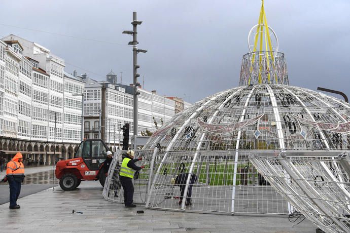 La bola de Navidad llega a la Marina