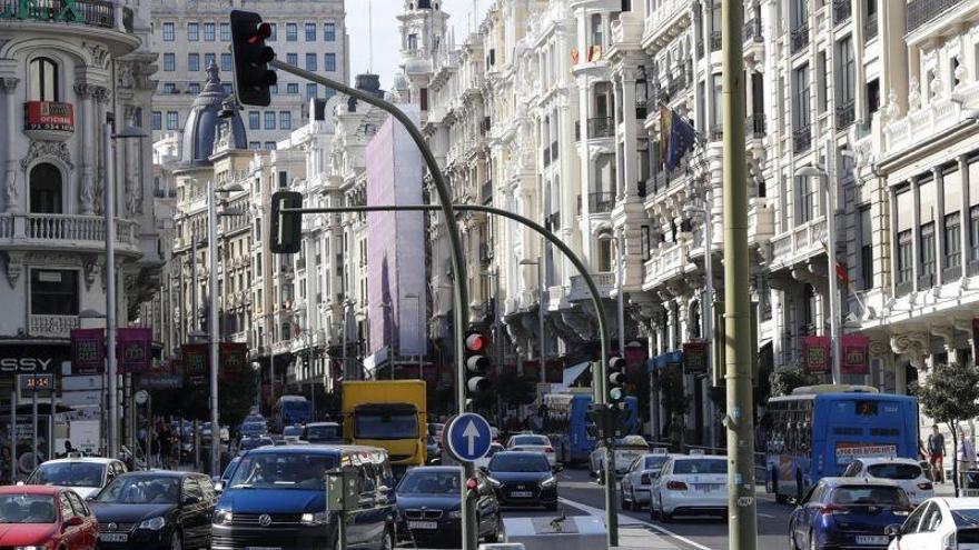 El cierre al tráfico a no residentes en la Gran Vía de Madrid llegará en junio