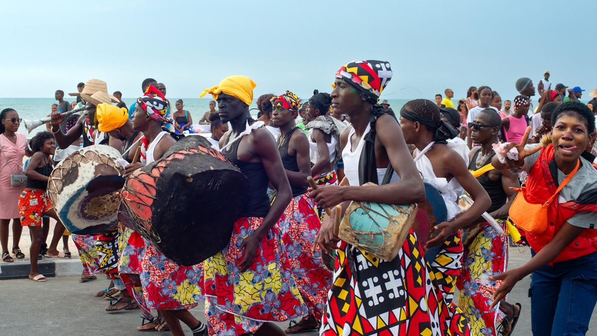 El ritmo de Angola se expresa en sus celebraciones, donde la música tradicional sigue muy presente.