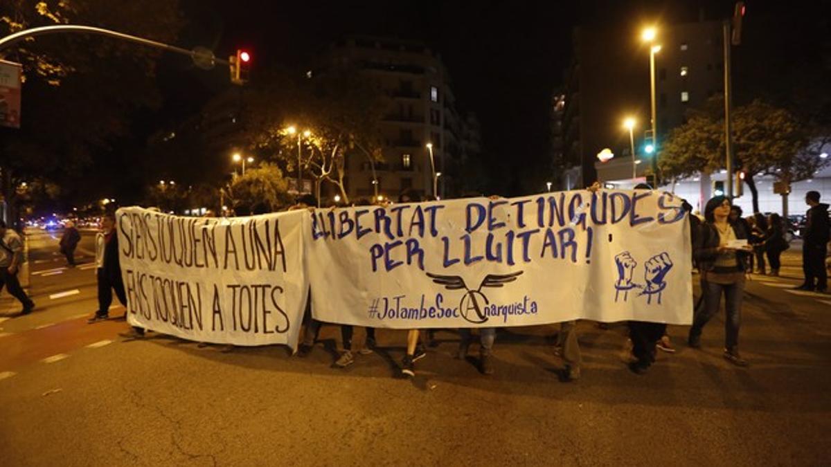 Unas 1.300 personas se manifiestan en Barcelona para pedir la libertad de los anarquistas detenidos