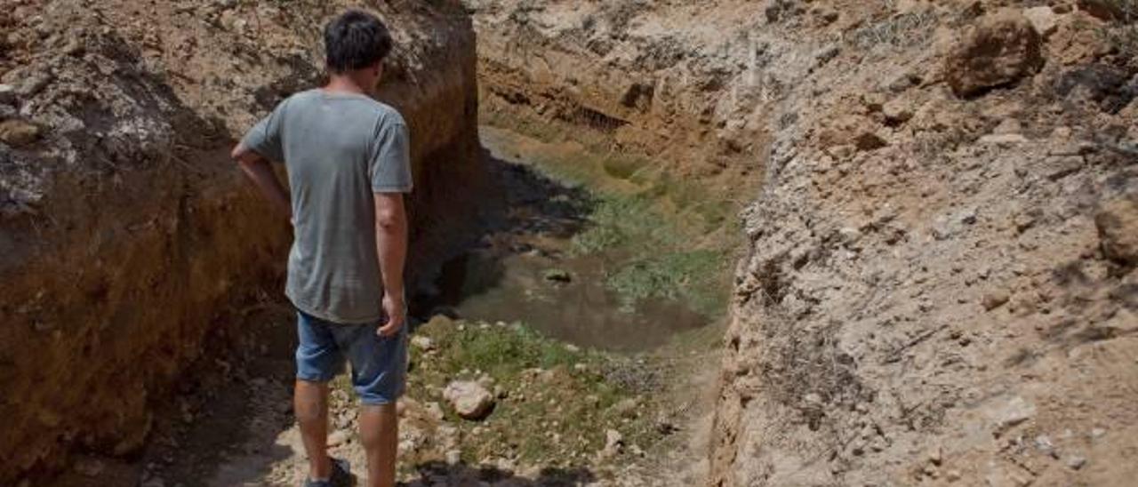 Indignación vecinal al seguir el vertido de aguas fecales en el Cabo