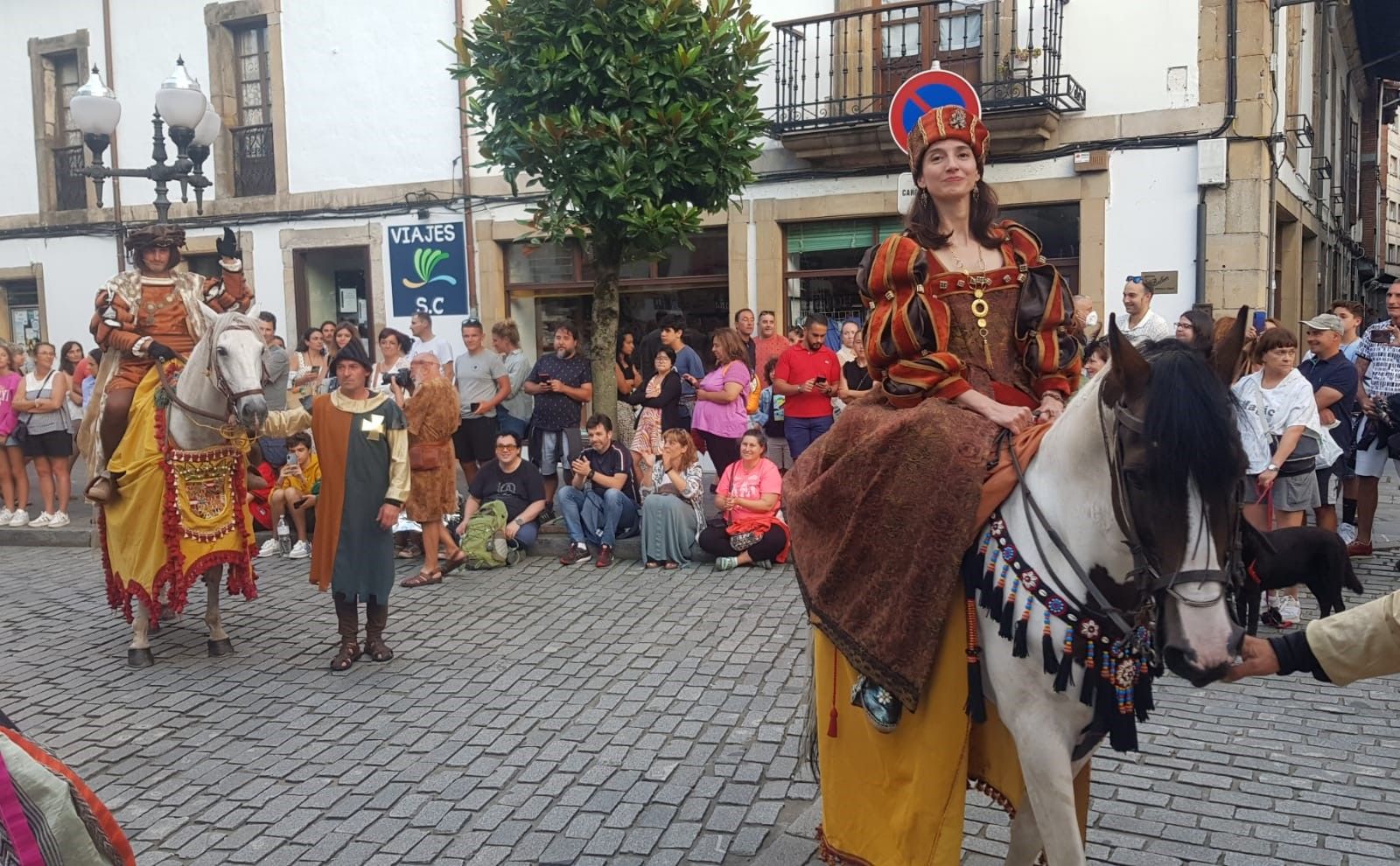 El desembarco de Carlos V en Tazones, así es la gran recreación histórica de Villaviciosa