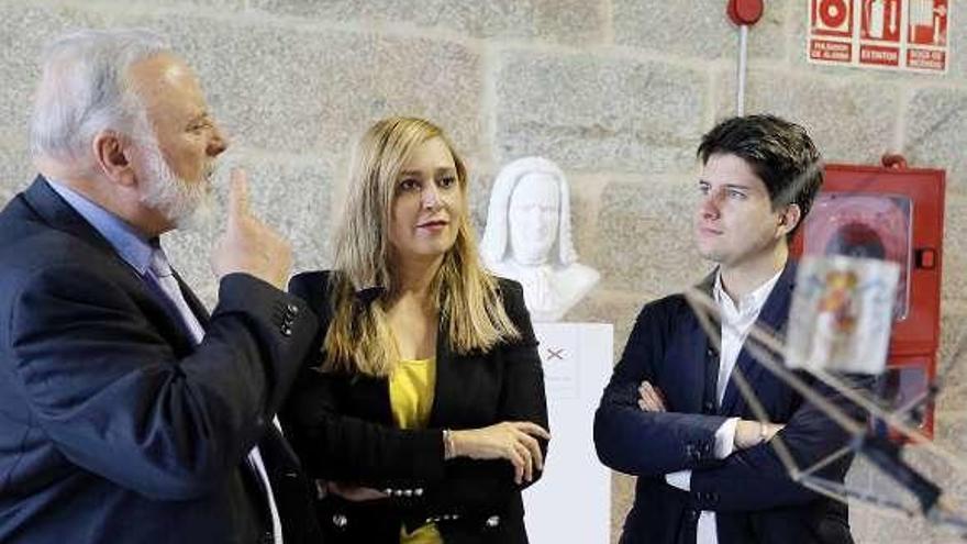 López Veiga acompañó a Muñoz en su visita a la exposición. // FdV