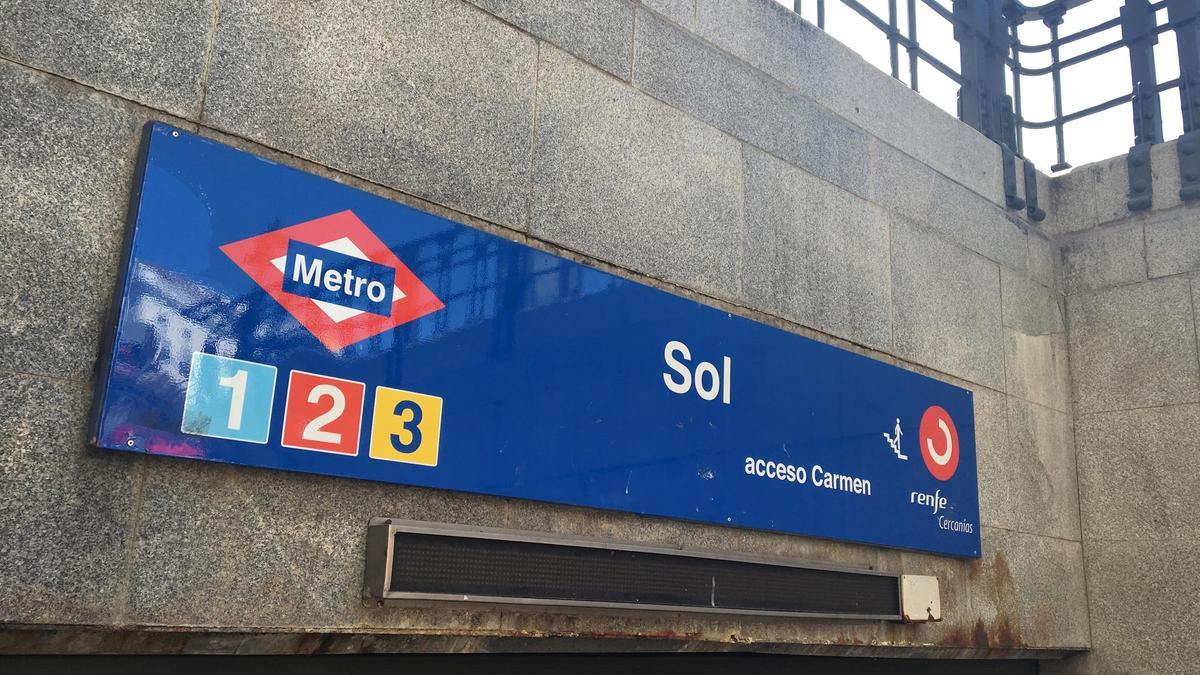 Archivo - Fotos de recurso de la estación de metro y cercanías de Sol y de la Puerta del Sol, en Madrid
