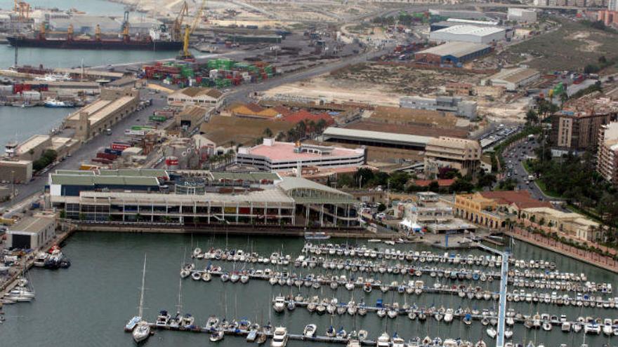 El joven hallado muerto en la bodega de un mercantil accedió al Puerto de Alicante saltando la valla