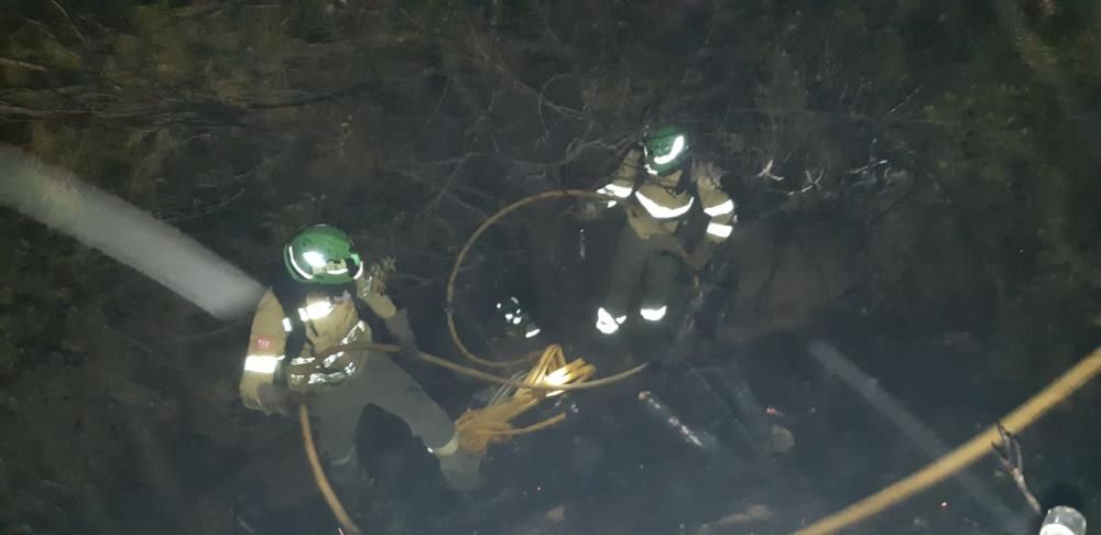 Imágenes del incendio en Casares.