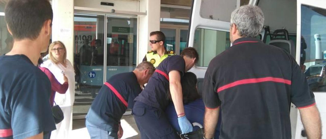 Traslado obligado al hospital  de Sagunt en una furgoneta