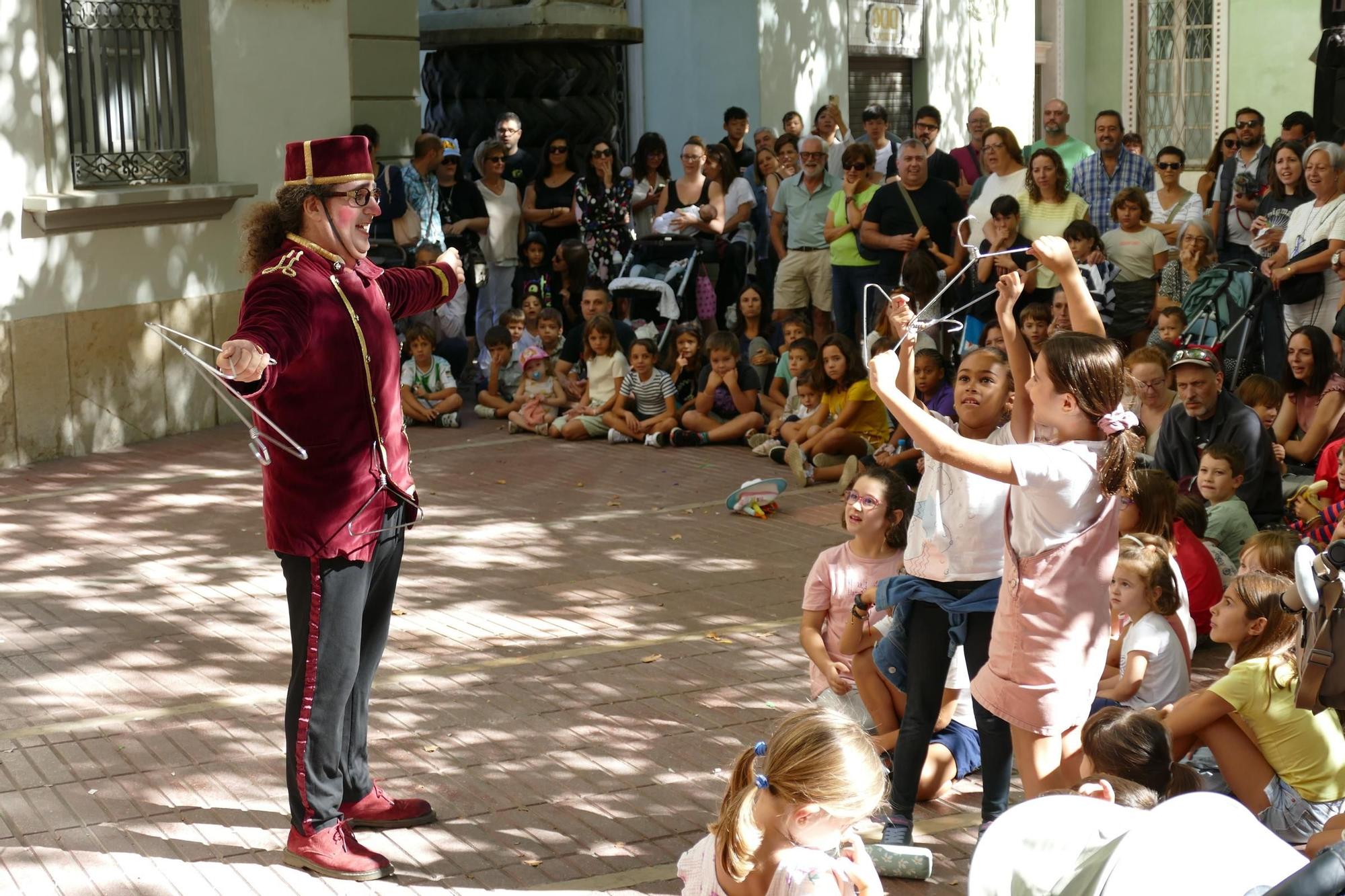 La màgia s'escampa pels carrers i les places de Figueres