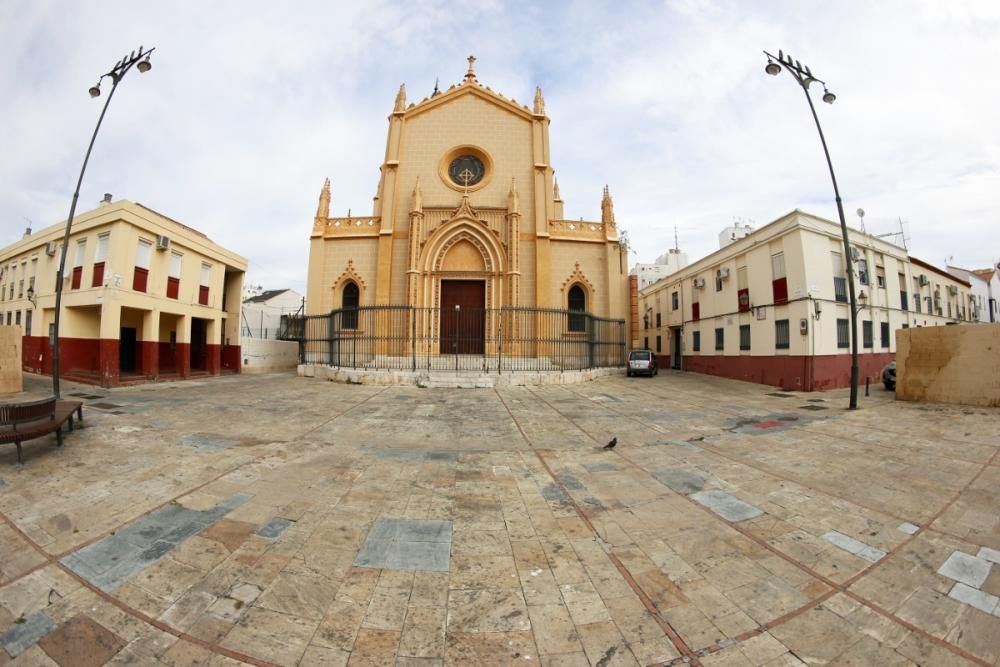 El barrio de La Trinidad, vacío en la mañana del Sábado de Pasión por la suspensión del traslado de Jesús Cautivo y la Virgen de la Trinidad.