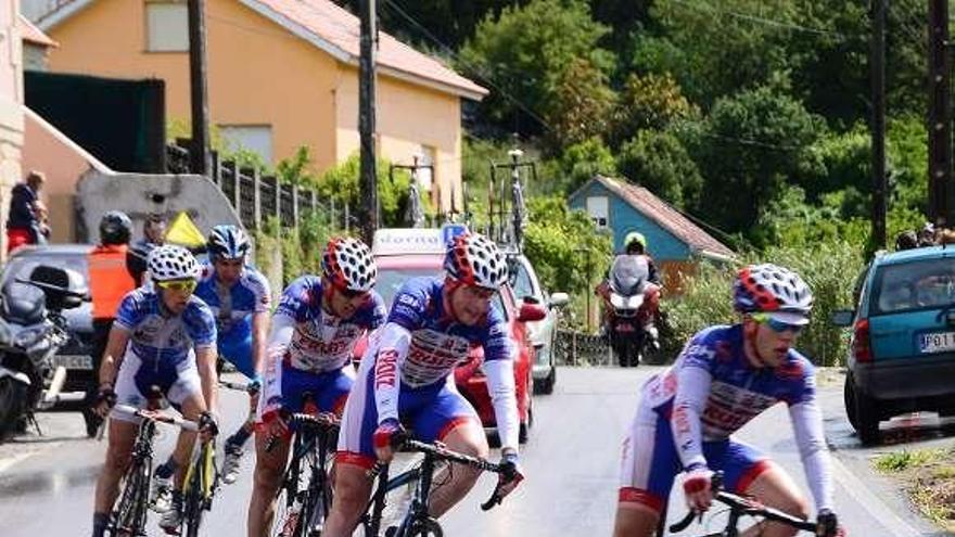 Los ciclistas del Froiz dominaron la prueba. // Gonzalo Núñez