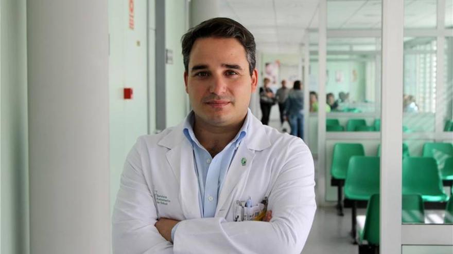 Luis Tobajas, médico de Atención Primaria en el Centro de Salud San Jorge de Cáceres: &quot;Tres de cada diez cánceres se pueden evitar con buena alimentación, sin tabaco y ejercicio físico&quot;