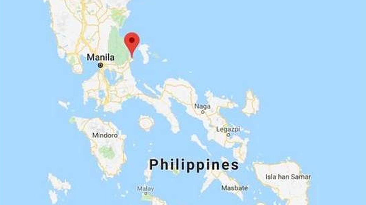 Un barco con 251 personas a bordo naufraga en la costa oriental de Filipinas