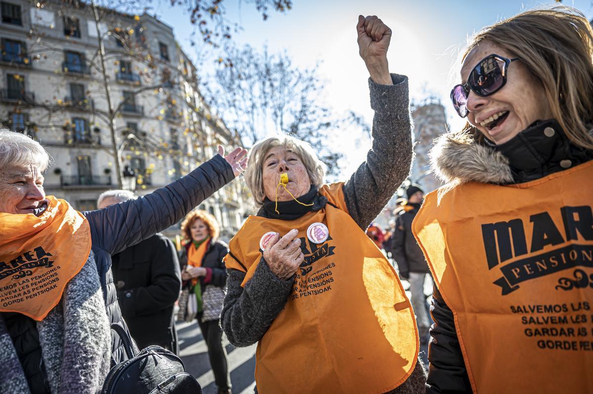 La Coordinadora de pensionistas se manifiesta por el centro de Barcelona