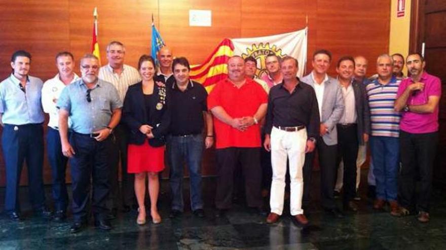 Los miembros del Rotary de Orihuela, con Alexandra.