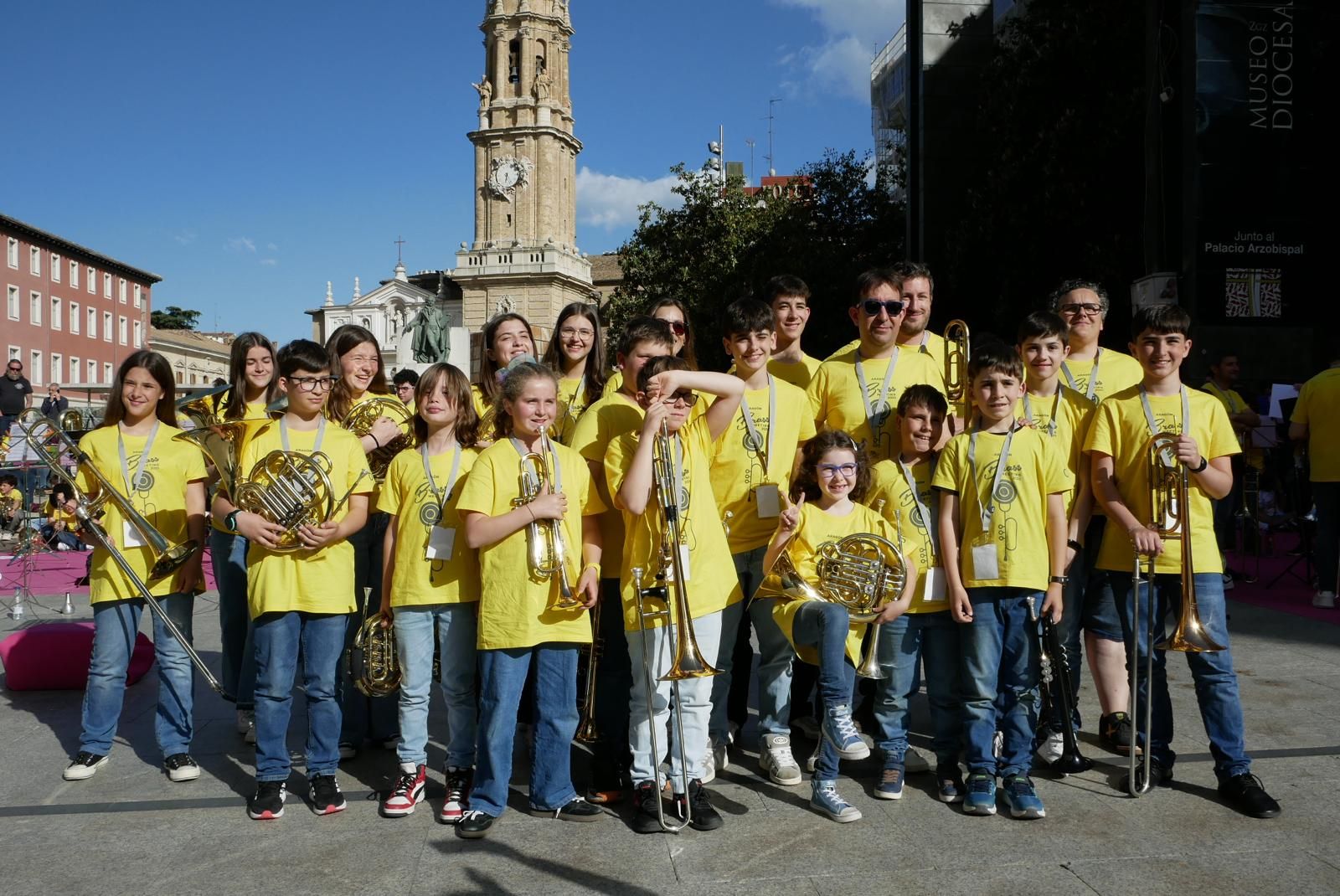 Más de 230 instrumentistas de metal tocan en la plaza del Pilar