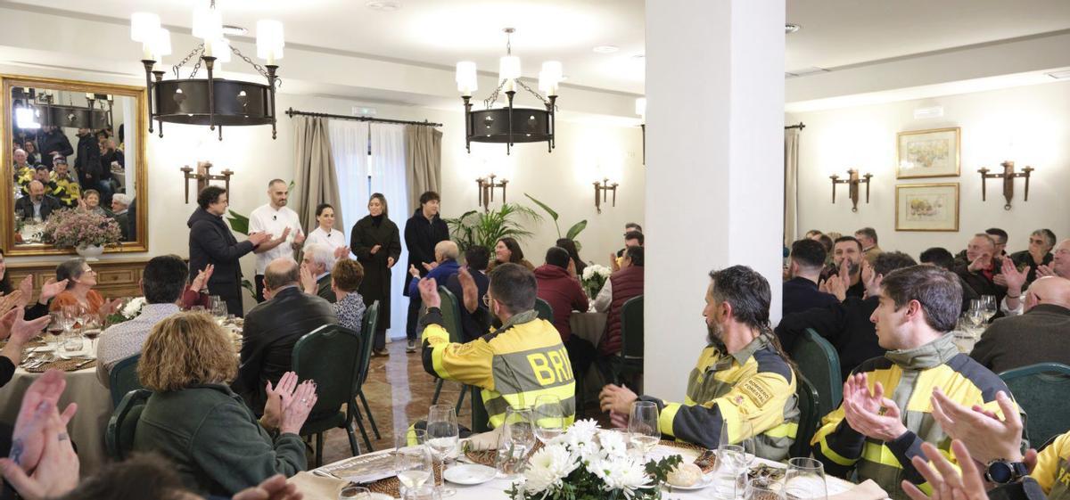 Una imagen del programa que se emite el lunes, con los vecinos y los efectivos de extinción de incendios. | FDV