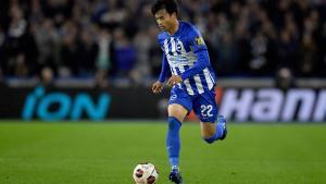 Kaoru Mitoma en un partido con el Brighton