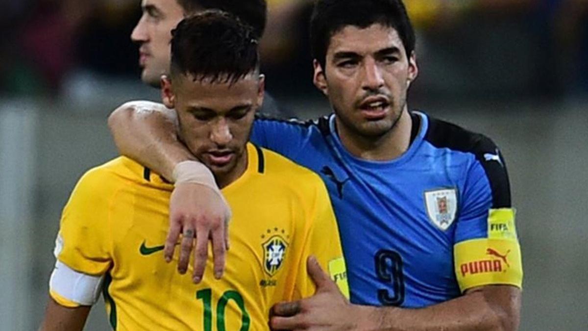 Neymar y Suárez, después de enfrentarse en el Brasil - Uruguay