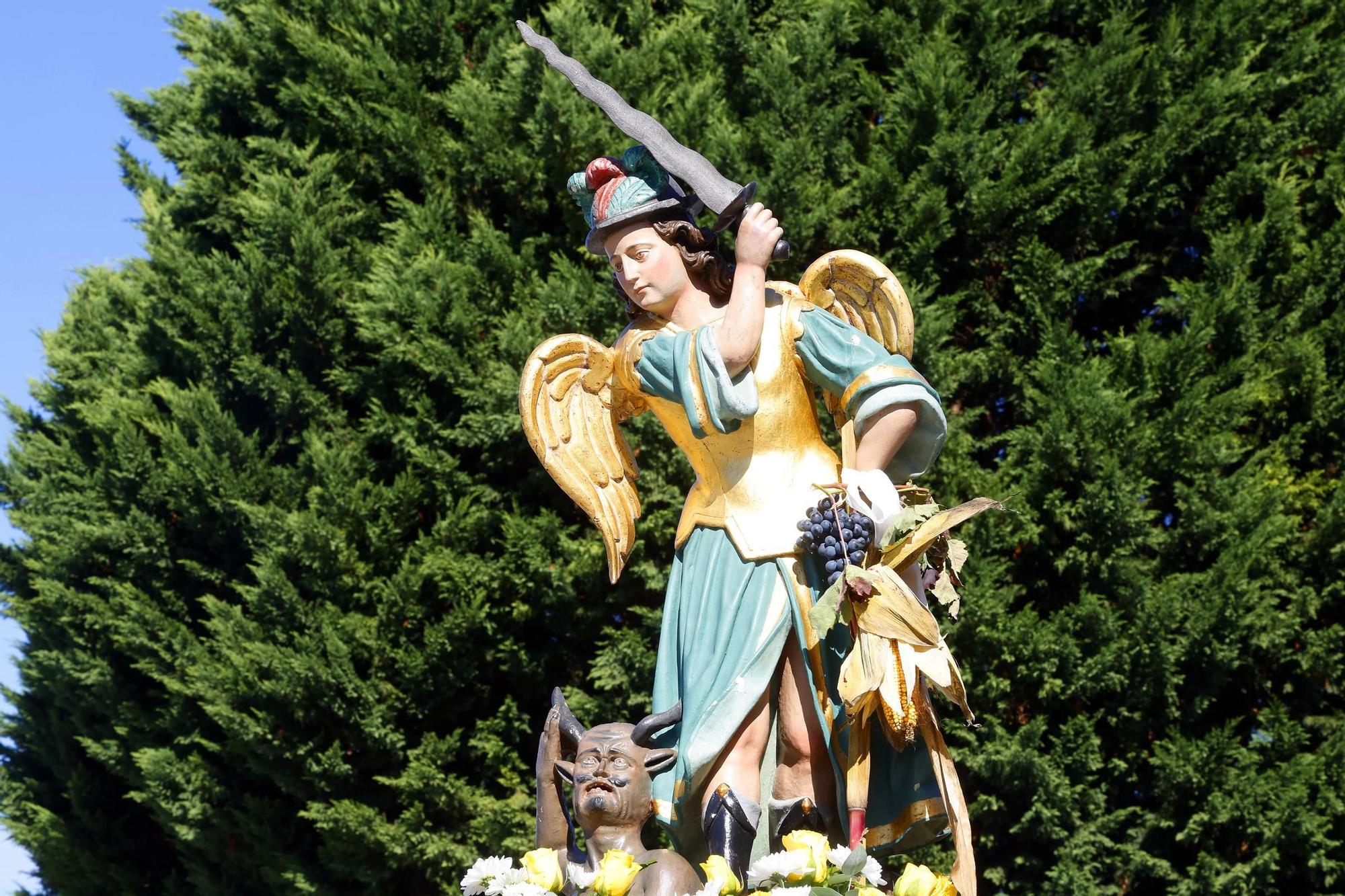 Tradicional procesión en San Miguel de Peitieiros