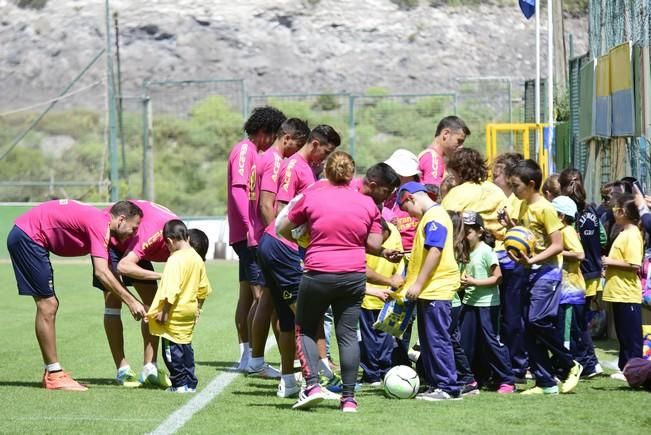 Entrenamiento de la UD Las Palmas en Barranco ...