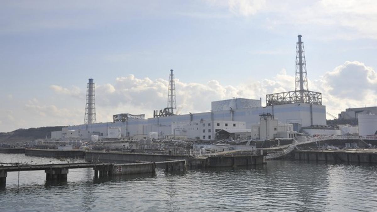 La planta de Fukushima, vista desde el mar, el pasado 31 de marzo.