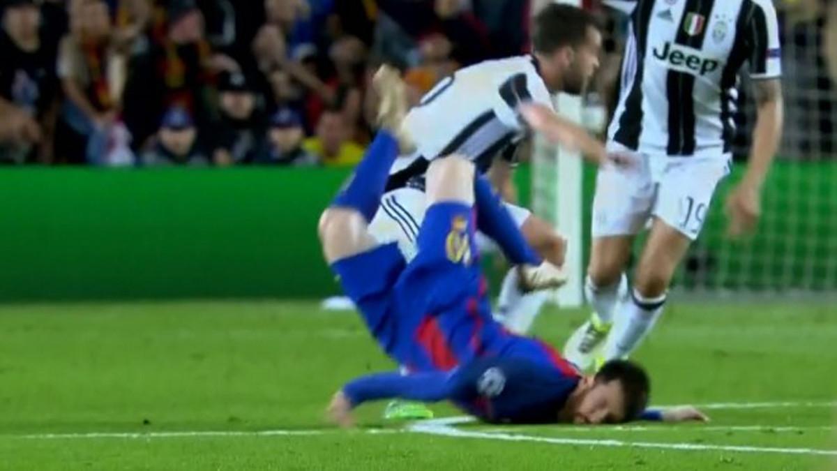 Messi impactó de cara en el césped