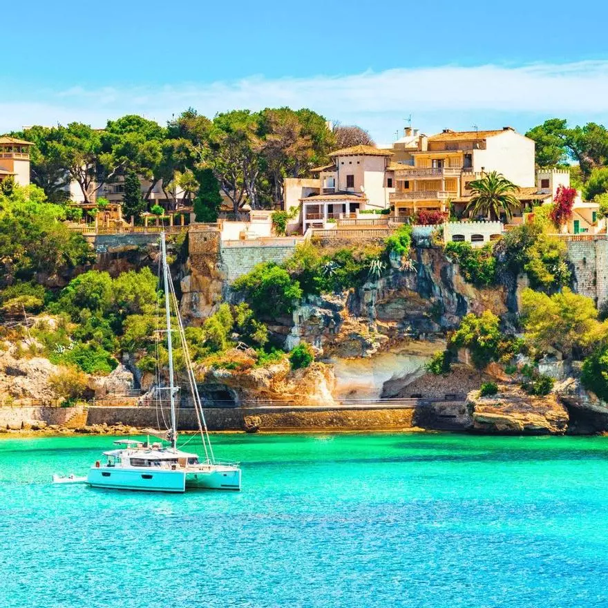 Calas cristalinas, cuevas imposibles y el yacimiento más importante de Mallorca: el refugio de Rafael Nadal