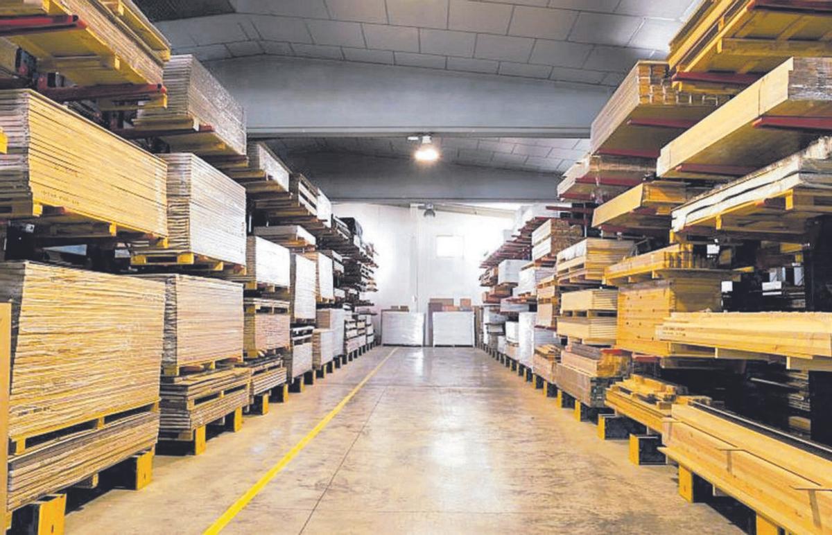 La empresa cuenta con más de 4.000 metros de almacén. | MYV