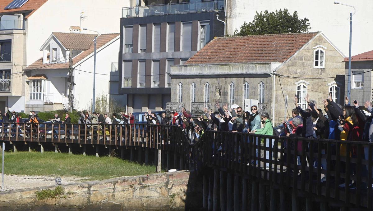 La cadena humana convocada en diciembre por la Plataforma Augas Limpas tras la pérdida de la categoría A en la ría de Aldán.