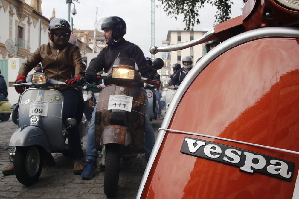 Un enjambre de Vespas toma Córdoba