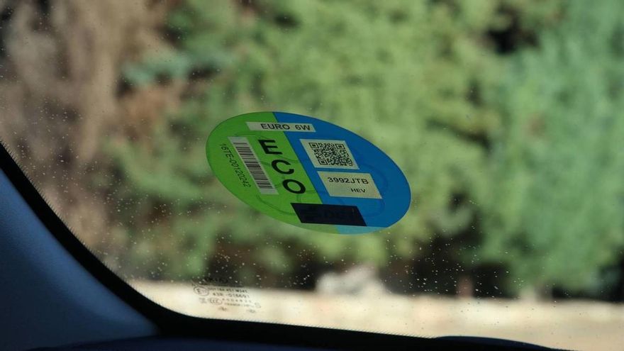 Los coches con etiqueta B y C dejarán de circular: ya hay fecha oficial