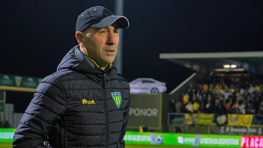 Pako Ayestaran se queda sin equipo