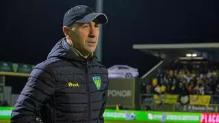 Pako Ayestaran se queda sin equipo