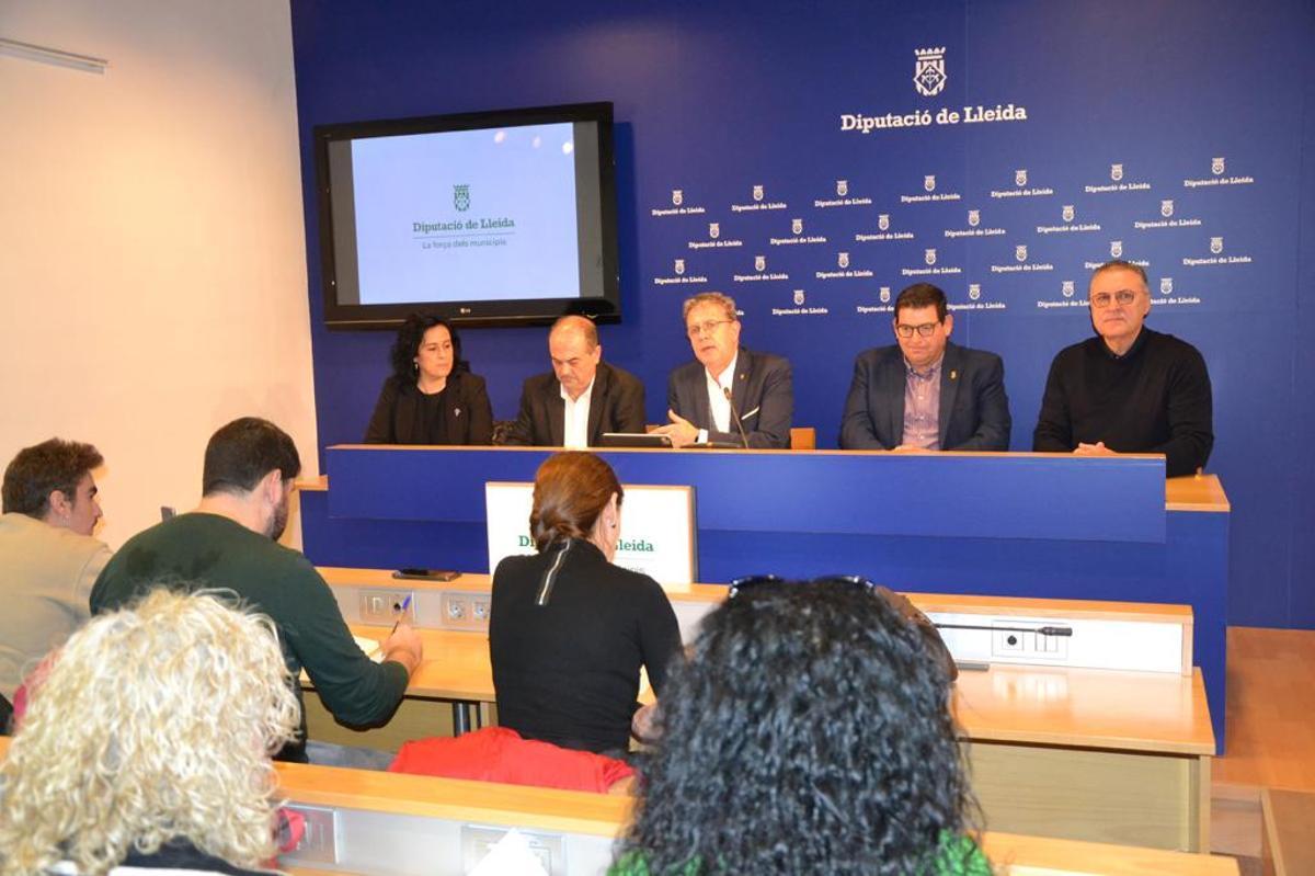 Alcaldes y sindicatos de Lleida piden una regulación urgente de los pisos turísticos