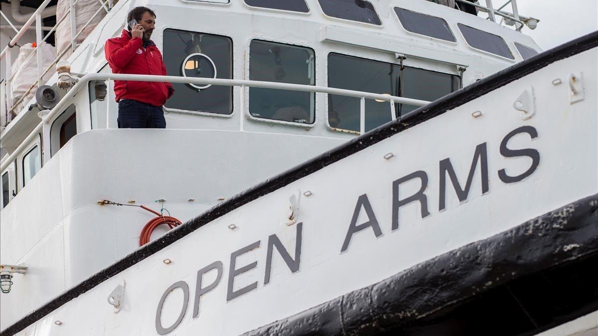 Òscar Camps, el lunes 14 de enero, en el Puerto de Barcelona, a bordo del ’Open Arms’.